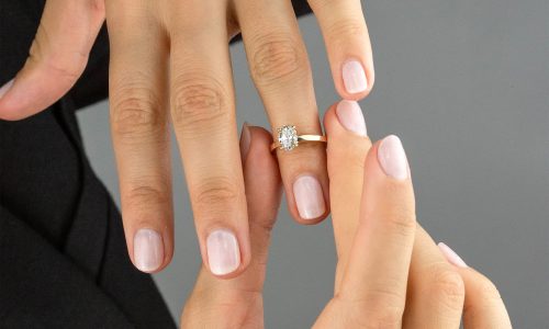 5 Creative Ways To Get Your Partner's Wedding Ring Size